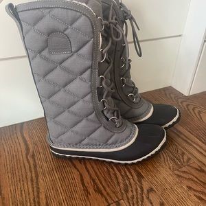 Sorel Gray Quilted Winter Boots